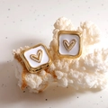 S925 silver gold-plated square studs with white enamel and golden heart detail - White