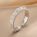 Anillo vintage plateado ajustable con textura de corteza y piedras de circón para mujer - Color Acero