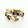 Detail van antieke gouden knuffelring met retro textuur en verstelbaar ontwerp - Stijl 004 / Antiek Goud