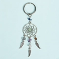 Dreamcatcher sleutelhanger met groene edelsteen, paarse kralen en veren hanger - Kleurrijke Fluoriet