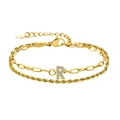 Bracelet double couche ajustable en or avec lettre R, cristaux de zircon et chaîne trombone - Lettre R