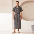 Albornoz de hombre gris oscuro absorbente con manga corta y ribete blanco suave - M / Hombre Manga Corta / gris oscuro