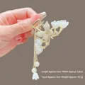 Pince à cheveux dorée élégante avec fleurs blanches, perles et longues franges pendantes - G5 Papillon en Perles Artificielles
