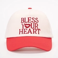 Casquette bicolore avec broderie Bless Your Heart et motif de lèvres rouges - Taille unique / Blanc Cassé Épissé Rouge