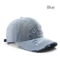 Gewassen blauwe denim baseballpet met street borduursel en vintage gescheurde textuur - Blauw