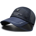 Dunkelblaue atmungsaktive Mesh-Outdoor-Sportmütze mit ausziehbarer Krempe und Logo - Verstellbar / Blau