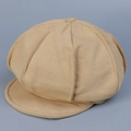 Detalle de gorra beige de algodón con costuras octogonales y visera corta curvada - M (56-58cm) / Caqui