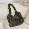 Dunkelgrüne Herz-Tasche aus Lammwolle mit weißen Punkten und flauschiger Textur - Grün