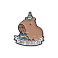 Emaille-Pin mit Cartoon-Wasserschwein, Geburtstagshut und Torte mit Capy Birthday Text - Capy Geburtstag Stil(QHXZ156)