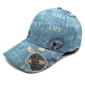 Berretto da baseball in denim azzurro con ricami vintage e stampe grafiche bianche - M (56-58cm) / Azzurro