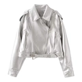 Detail einer silbernen Metallic-PU-Bikerjacke mit Reverskragen und verstellbarem Taillengürtel - XS / Silber
