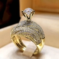 Luxe vergulde ringenset met grote zes-klauw zirkoon en meerlaagse pavé gezette banden - Goud / US 5