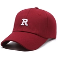 Casquette de baseball bordeaux classique avec broderie R blanche et visière courbée - Réglable / Rouge