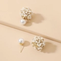 Detalle de la estructura de dos formas de uso de los pendientes de flores y perlas - Racimo de Flores Blancas (Aguja de Plata)