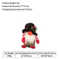 Détail d'un gnome de Noël en peluche avec chapeau noir et décoration de sucre d'orge - Style Chapeau Haut de Forme Noir (hatman)