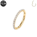 Boucle d'oreille charnière en titane F136 doré avec incrustation de perles blanches - 8mm / Style Perle Dorée