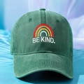 Berretto vintage in cotone verde scuro con ricamo arcobaleno BE KIND ricamato - Regolabile / Verde Scuro Lavato