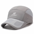 Gorra de béisbol de malla gris de secado rápido con logotipo de narason - Ajustable / Gris claro