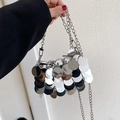 Mini borsa a tracolla con paillettes argento, catena e finitura a specchio lucida - Argento
