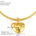 Dettaglio del ciondolo a cuore in acciaio placcato oro 18K su catena a serpente - Stile Cuore a Doppio Strato 3D (S-P672)