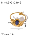 Dettaglio anello dorato regolabile con motivo solare e pietra turchese blu ovale - Aperto Regolabile / Stile Pietra Preziosa Blu (NB-R2023240-2)