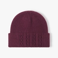 Gorro de punto trenzado para mujer en color morado oscuro con dobladillo grueso - Burdeos