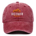 Détail de la broderie de citrouille Halloween sur la casquette de baseball bordeaux délavé - Taille Unique(56-58cm) / Bordeaux