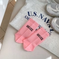 Calze di cotone rosa con stampa GOOD LUCK su sfondo grigio in stile casual - Rosa