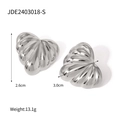 Silberne Herz-Ohrringe mit Streifenstruktur aus poliertem Edelstahl in 2,6x3,0cm Größe - Silber (JDE2403018-S)
