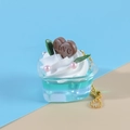 Blauwe hartvormige faux yoghurt sundae hanger met witte room en Love-tekst - Gouden Kralenketting / Aqua