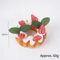 Realistisches Erdbeer-Creme-Donut-Modell mit 10 cm Durchmesser für Schaufenster-Deko - Erdbeere