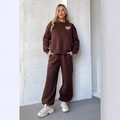 Ensemble détente marron foncé pour femme avec sweat à motif cœur et jogging assorti - S / Brun Foncé