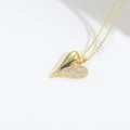 Collana con pendente a cuore dorato con zirconi micro-pavé e finitura a specchio lucida - Oro Cuore / Cuore (Oro)