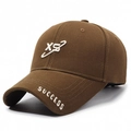Berretto da baseball in cotone marrone con ricamo XS bianco e scritta Success - Regolabile / caffè