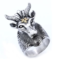 Anello vintage in acciaio inox con testa di ariete e pentagramma dorato su sfondo bianco - US 7 / Bicolore Oro (06304)