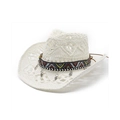 Dettaglio cappello di paglia bianco con ricamo etnico e ciondoli a cuore boho - M (56-58cm) / Bianco