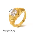 Anello in acciaio inossidabile dorato con zircone a cuore e design a croissant - Stile Croissant con Cuore Dorato (NB-R24026-G)