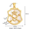 Pendentif bouclier doré avec étoile céleste, incrustation de nacre et motifs de flèches - Bouclier Coquillage Or