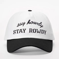 Dettaglio del ricamo Stay Rowdy su un cappellino da baseball bicolore in cotone - Taglia unica / Splicing Bianco e Nero
