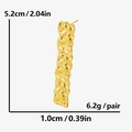 Detailansicht goldene Ohrringe mit Knitteroptik, Maße 5,2cm Höhe und Gewicht 6,2g - Gold