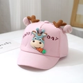 Dettaglio cappellino rosa in cotone per neonati con giraffa 3D e corna di peluche - 48cm (6M-2A) / Rosa