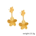 Boucles d'oreilles pendantes fleurs en acier titane doré avec texture métal brossé - F1301-Double Fleur Pendante / Or