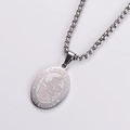 Dettaglio collana con ciondolo San Cristoforo in argento con rilievo e catena box - Color Acciaio (Con Catena)