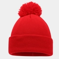 Primer plano del tejido de punto acanalado rojo y pompón grande de piel sintética del gorro - Talla única / Rojo
