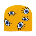 Detalle del gorro de punto amarillo brillante con diseños únicos de ojos en jacquard - Estilo Ojo Amarillo