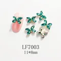 Detalle de joyas para uñas mariposa esmeralda de 11x8mm con base de metal dorado - Estilo Mariposa (LF7003) / 11x8mm / Verde Esmeralda (Base Dorada)
