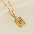 Collar de acero inoxidable chapado en oro 18K con colgante letra D y circonitas - Letra D