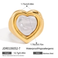 Nahaufnahme des goldenen Edelstahl-Herzrings mit Perleneinlage und Größenangaben - Gold Herz Perle Stil(JDR0106052-7)