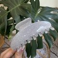 Close-up of a silver glitter acrylic hair claw clip with a glossy sequin finish - Thickened 7-Tooth Clip (Approx 10cm) / Grey Glitter