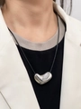 Unregelmäßige silberne Herz-Halskette mit schwarzer Kordel im minimalistischen Stil - Silber